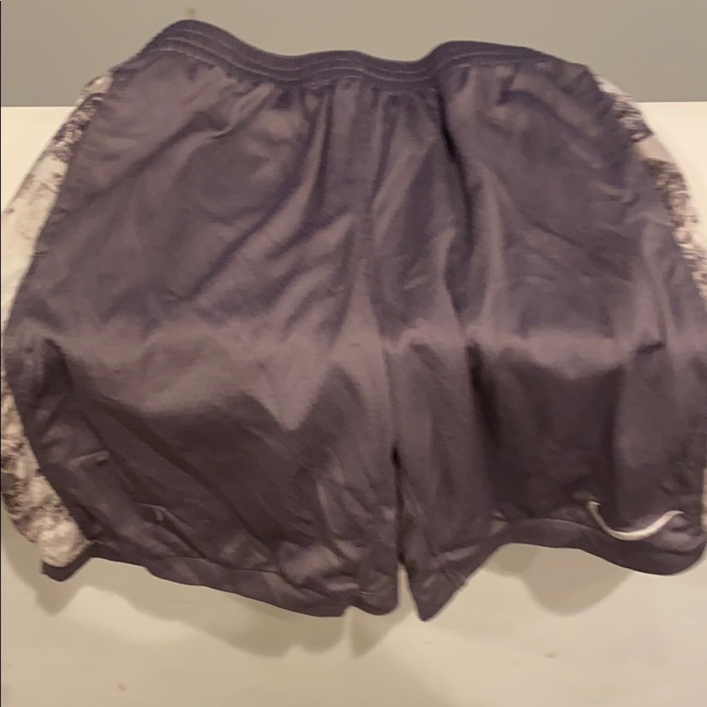 Nike boys shorts size youth large